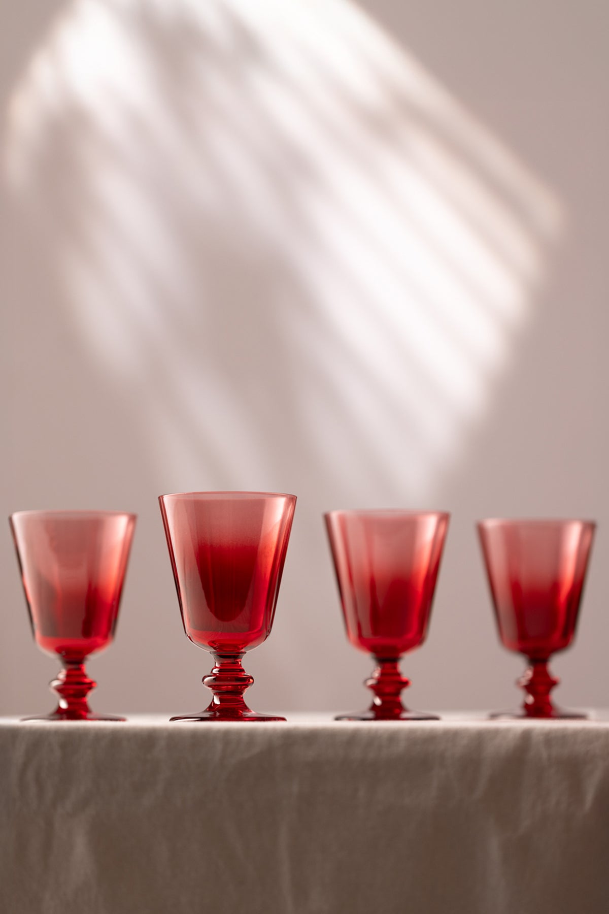 Larc 4'lü Ayaklı Su Bardağı Seti Kırmızı 220 cc