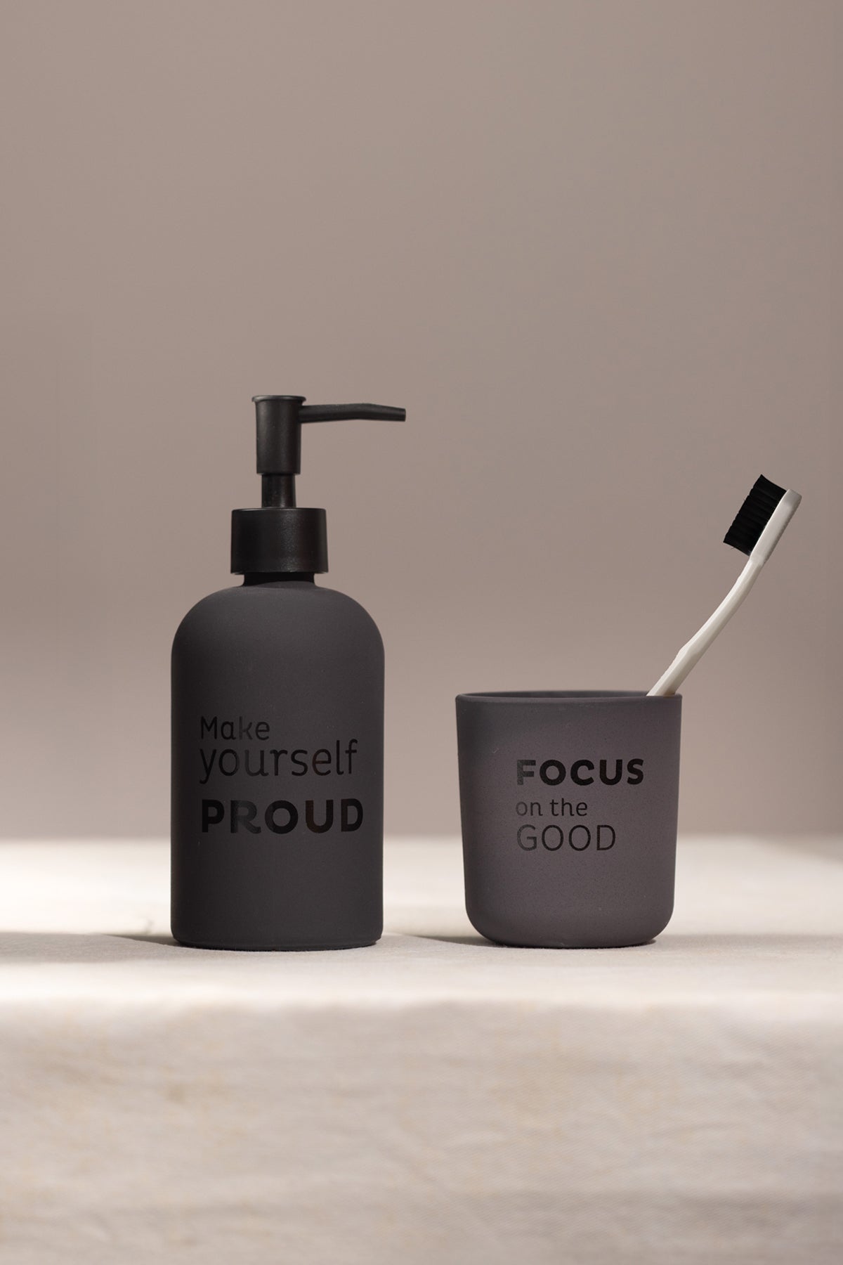 Serenity Sıvı Sabunluk ve Diş Fırçalık Seti Füme