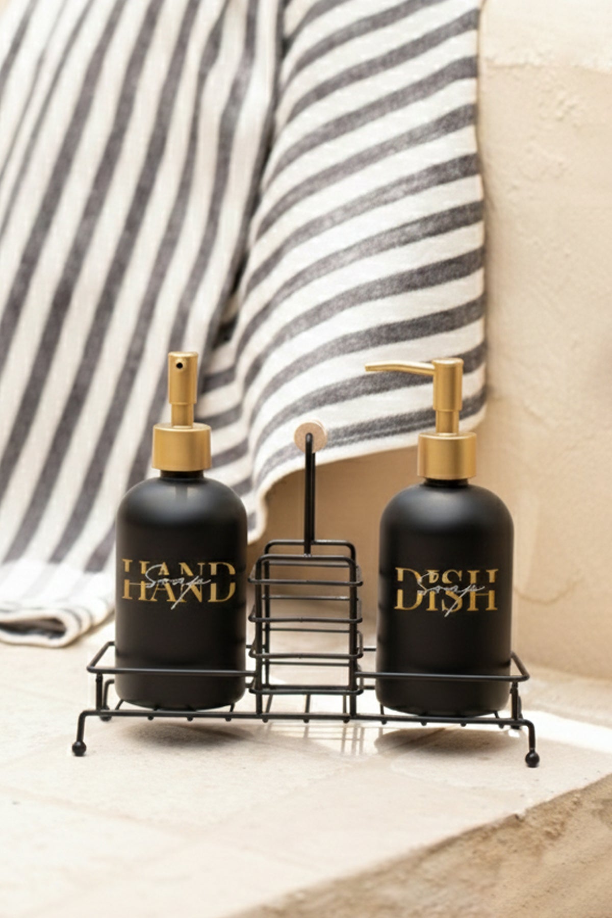 Essential Siyah Metal Ahşap Kulplu Stand 2'li Sıvı Sabunluk Seti Siyah 420 cc